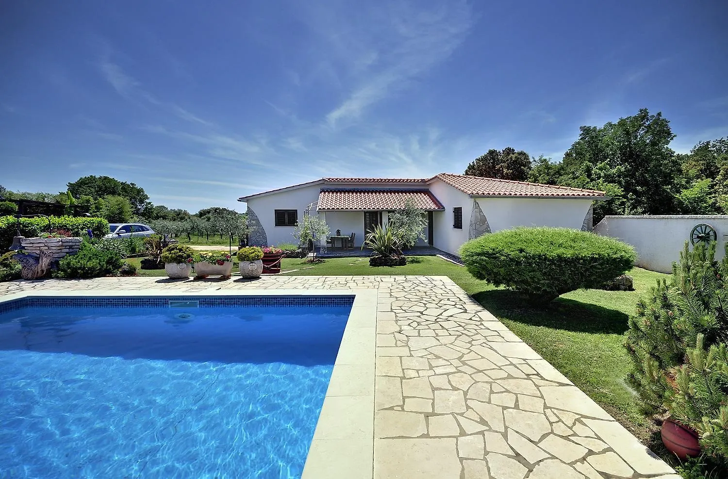 Tolle Ferienwohnung Mit Grossem Pool, Klima, Wlan, Bbq Pula Apartment